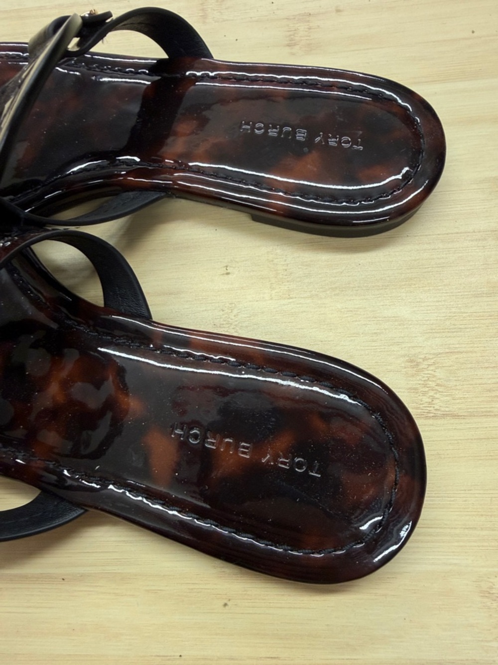 Tear Tory Burch Dark Tortoiseshell Miller Jelly Sandals sz 5.5 - Picture 4 of 6